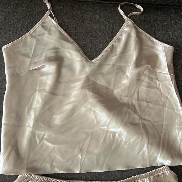 TWO PIECE SATIN LOUNGE SET - Picture 5 of 7